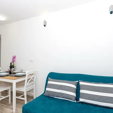 Apartment West Coast Split